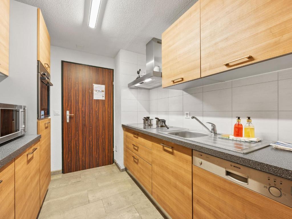Kuchyň nebo kuchyňský kout v ubytování Apartment Residence A-1 by Interhome