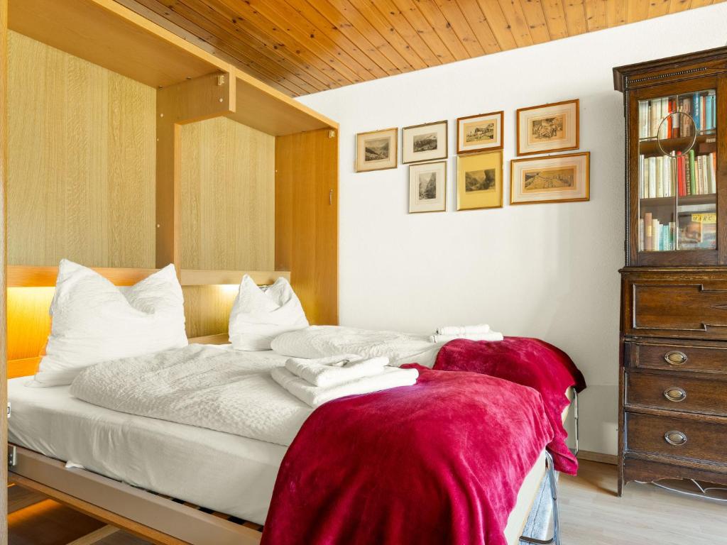 Postel nebo postele na pokoji v ubytování Apartment Aragon B48 by Interhome
