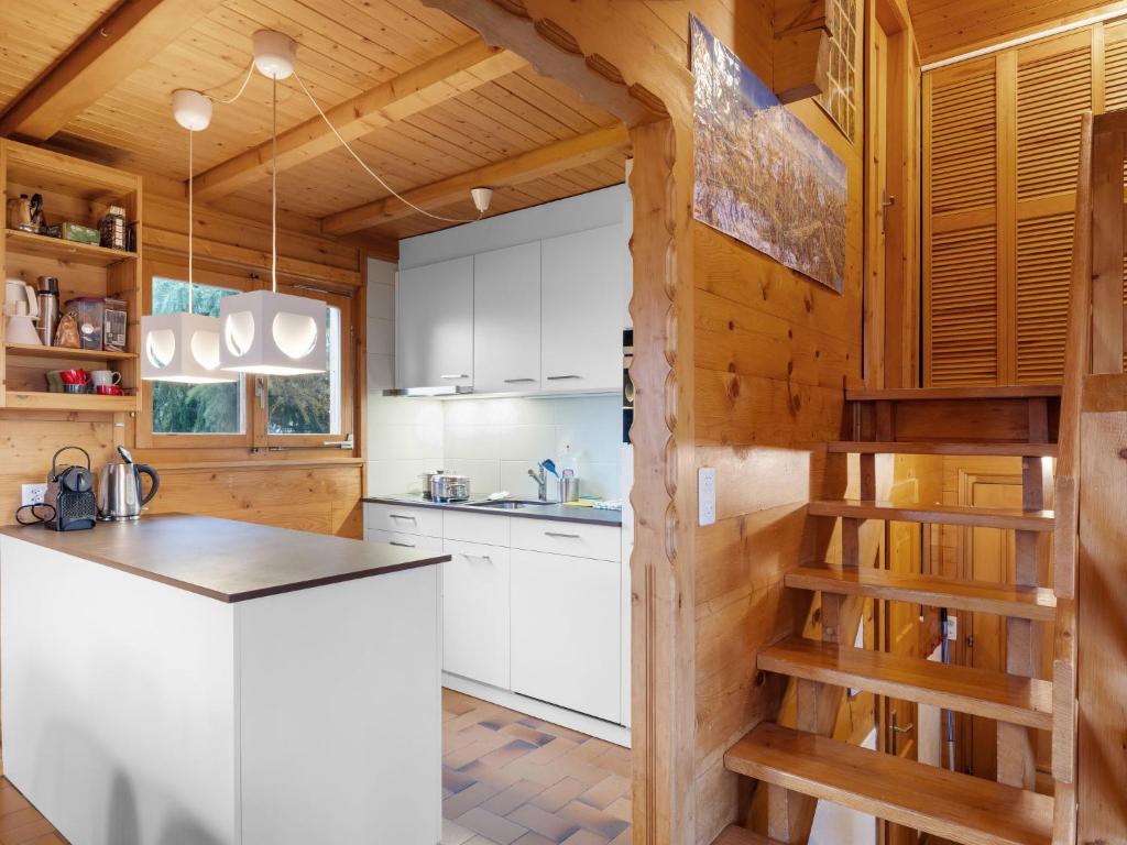 Kuchyň nebo kuchyňský kout v ubytování Chalet Rietsli by Interhome