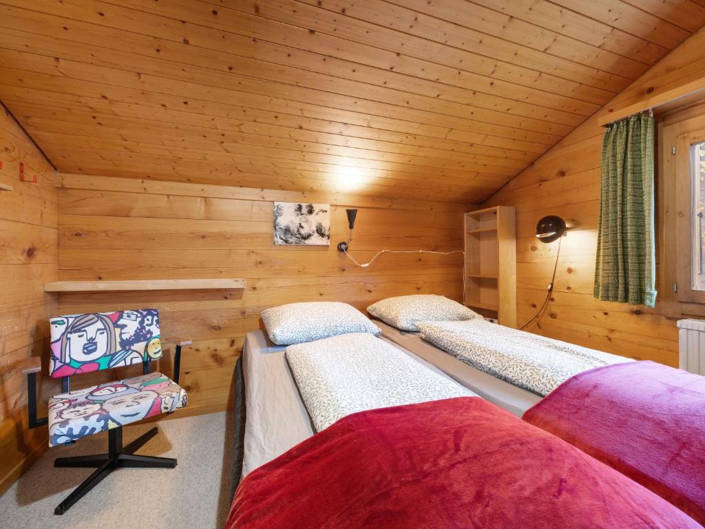 TV a/nebo společenská místnost v ubytování Chalet Rietsli by Interhome