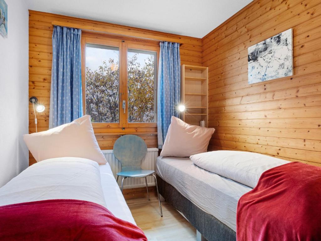 Postel nebo postele na pokoji v ubytování Chalet Rietsli by Interhome