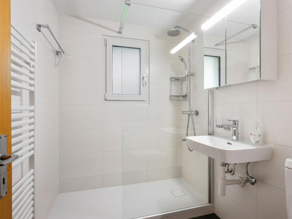 Koupelna v ubytování Chalet Rietsli by Interhome
