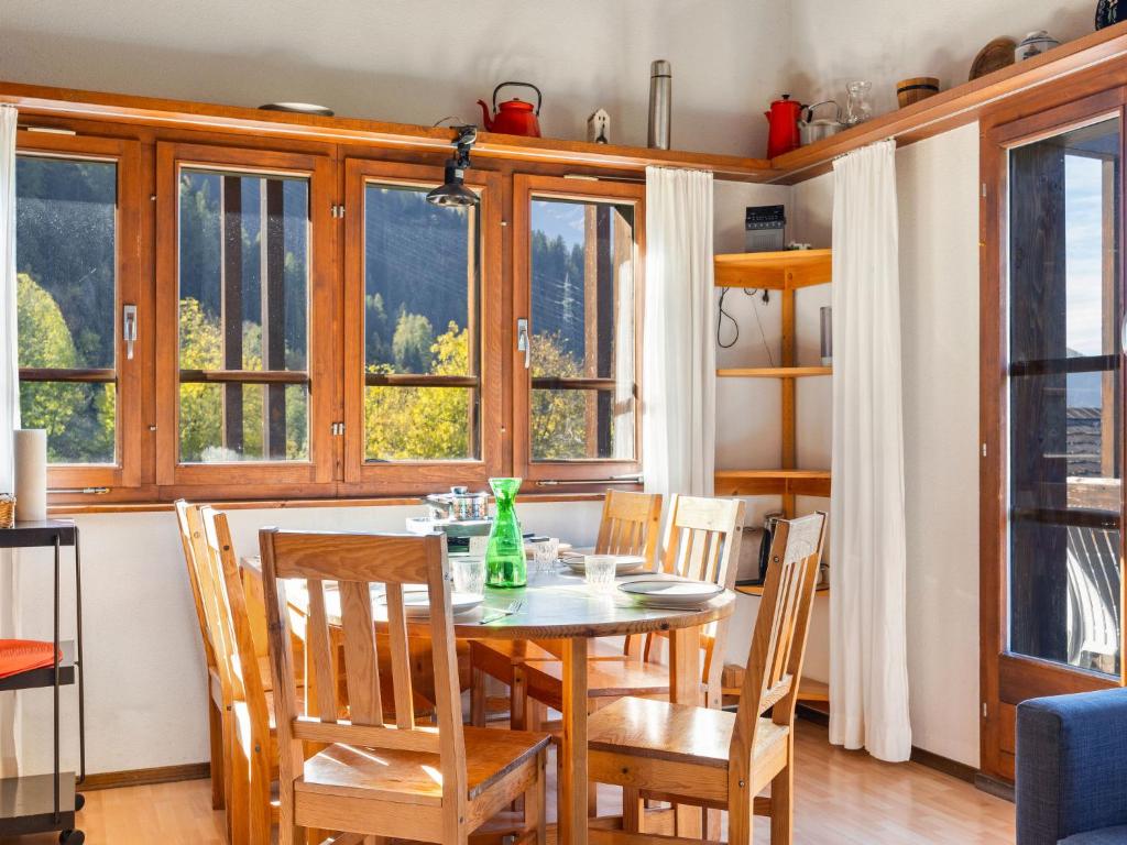 Fotografie z fotogalerie ubytování Apartment Aragon F130 by Interhome v destinaci Ernen