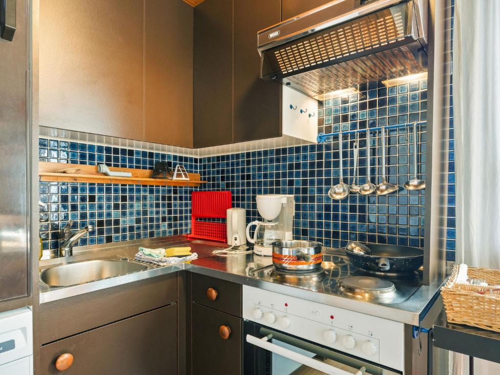 Kuchyň nebo kuchyňský kout v ubytování Apartment Aragon F130 by Interhome