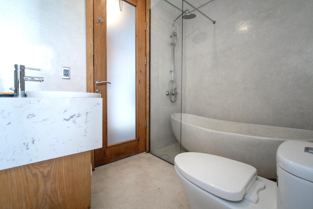 Koupelna v ubytování DOMA by HSuites Hotel & Apartment