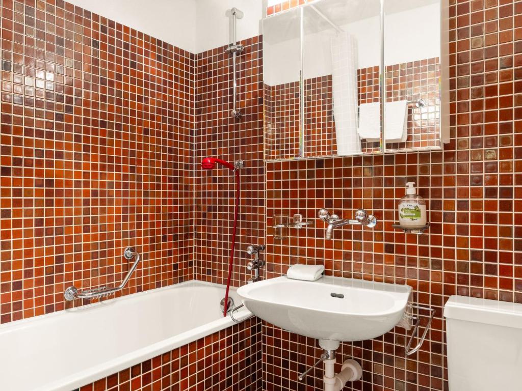 Koupelna v ubytování Apartment Aragon E112 by Interhome