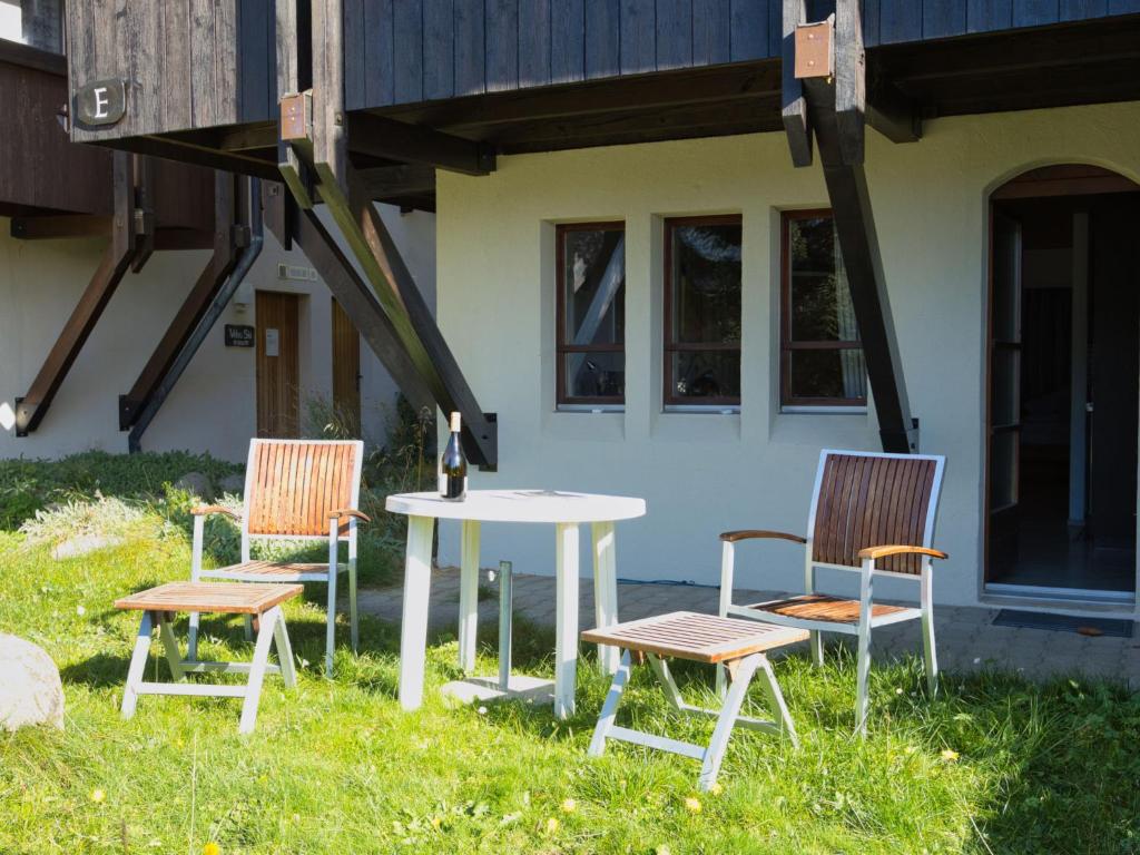 Zahrada ubytování Apartment Aragon E112 by Interhome