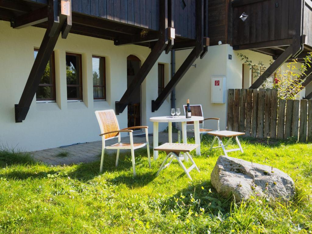 Zahrada ubytování Apartment Aragon E112 by Interhome