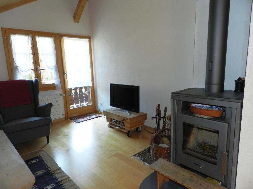 Televiisor ja/või meelelahutuskeskus majutusasutuses Apartment Im Wiesengrund by Interhome