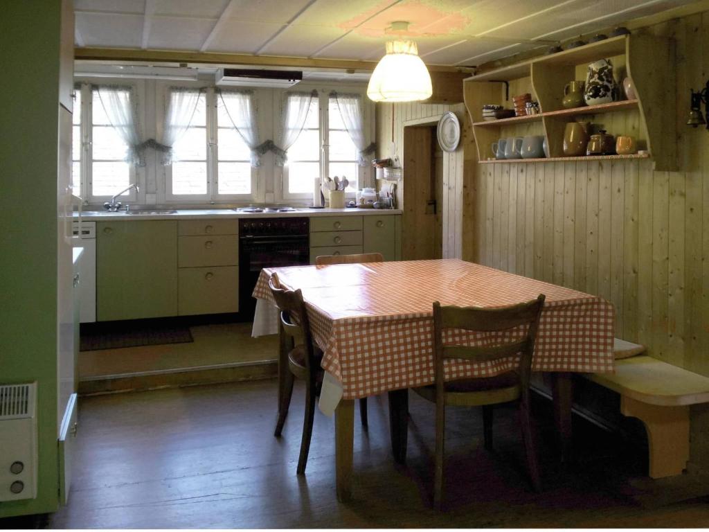 Kuchyň nebo kuchyňský kout v ubytování Apartment Adlemsried by Interhome