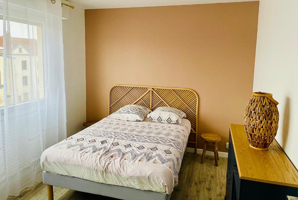 Postel nebo postele na pokoji v ubytování Studio centre-ville République