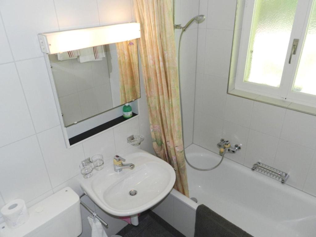 Fotografie z fotogalerie ubytování Apartment Goldrose by Interhome v destinaci Zweisimmen