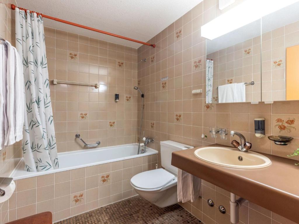 Koupelna v ubytování Apartment Eiger Residence Apt-A-425 by Interhome
