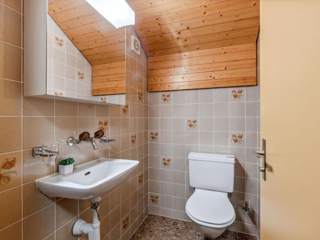 Koupelna v ubytování Apartment Eiger Residence Apt-A-425 by Interhome