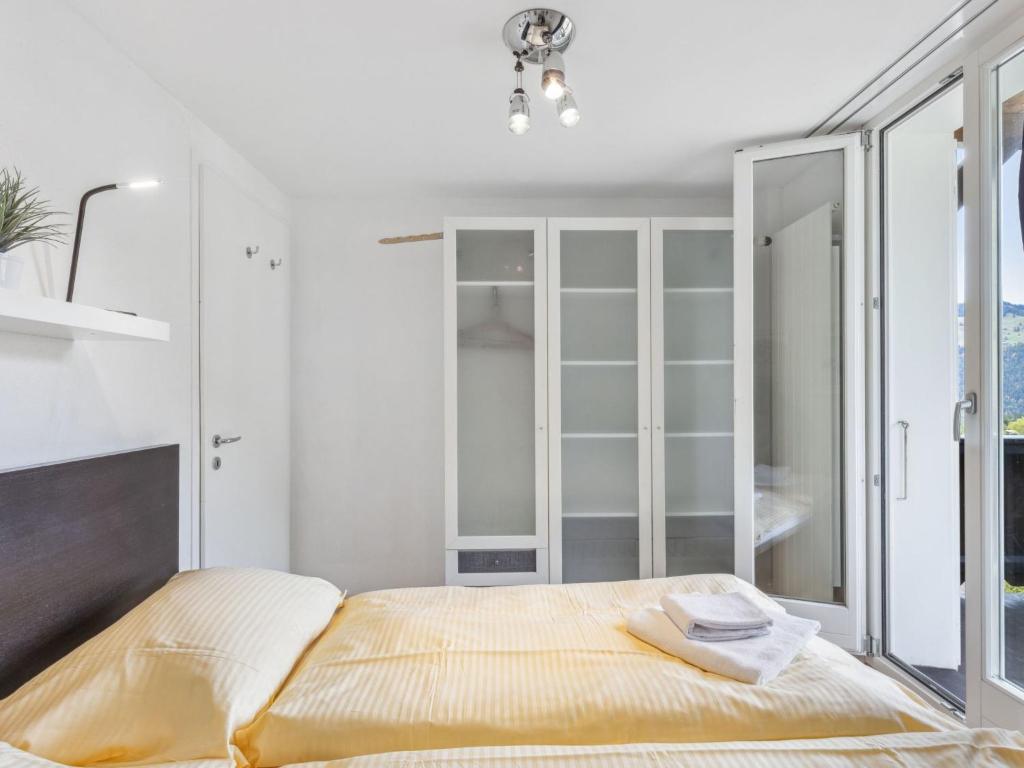 Postel nebo postele na pokoji v ubytování Apartment Bristol Apt-S by Interhome