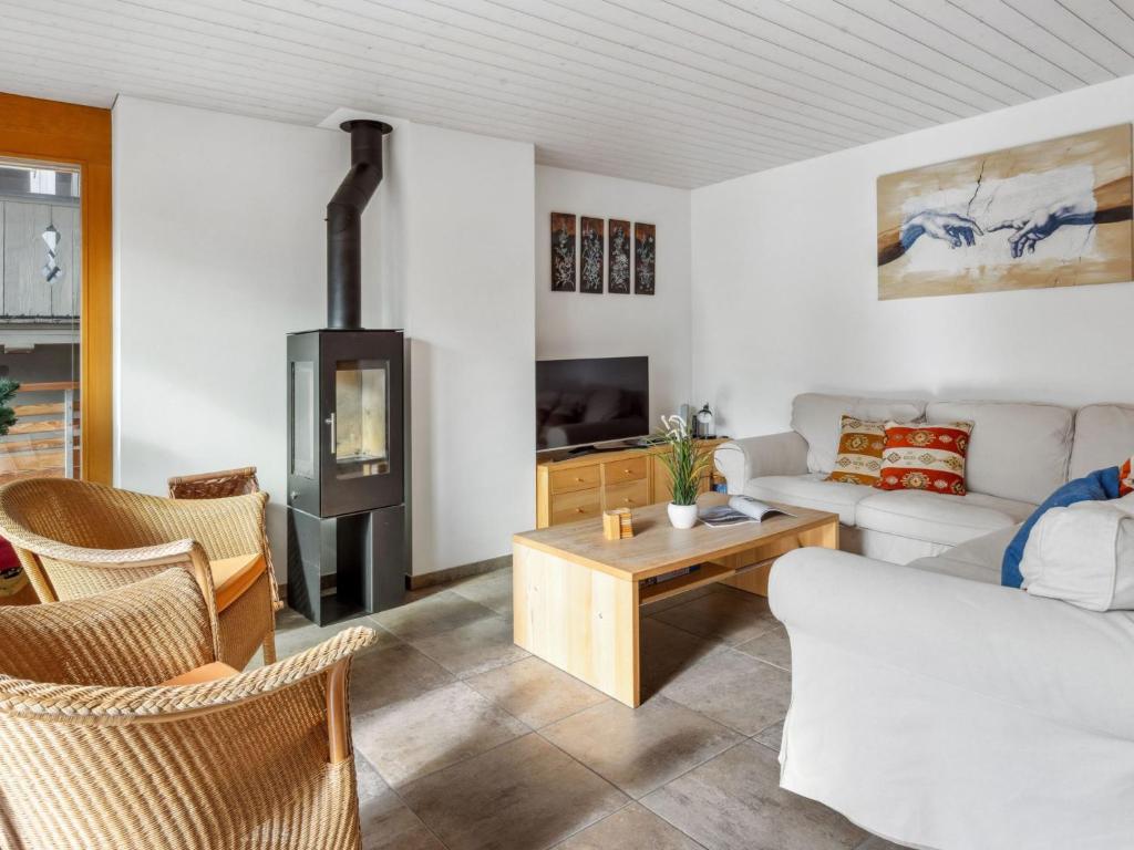 TV a/nebo společenská místnost v ubytování Apartment Am Acher II Apt- F by Interhome