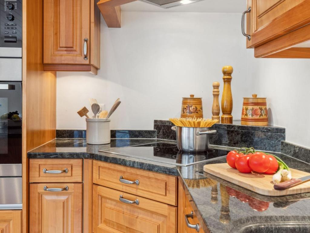 Kuchyň nebo kuchyňský kout v ubytování Apartment Am Acher II Apt- F by Interhome