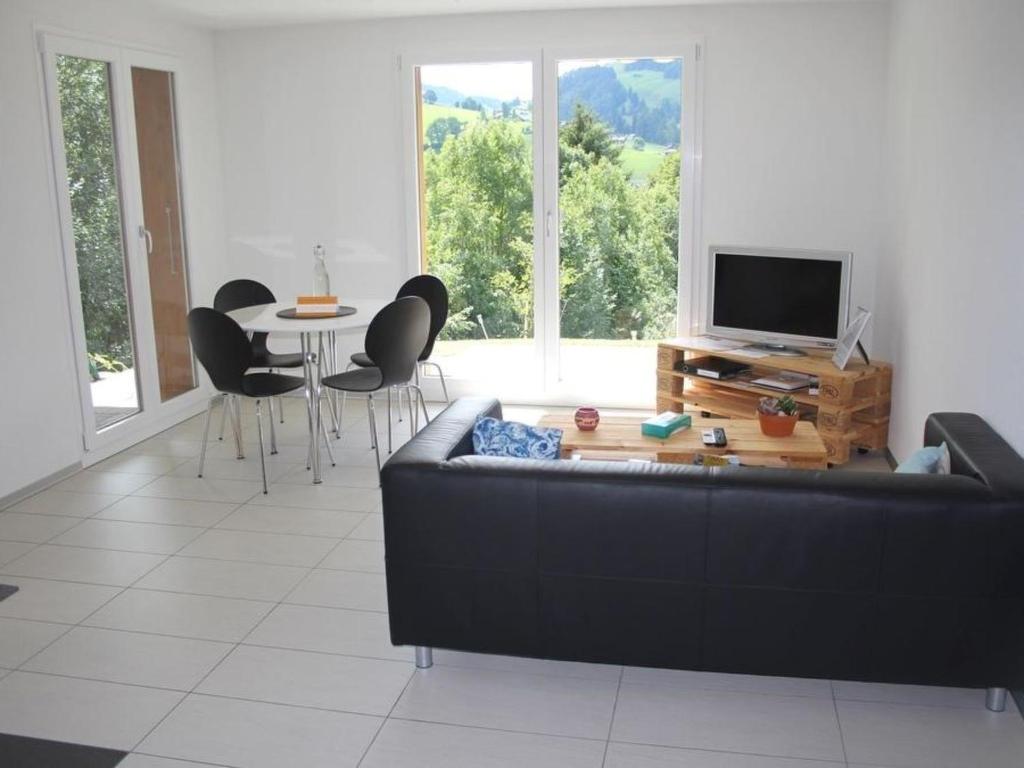 TV a/nebo společenská místnost v ubytování Apartment Schön-Egg by Interhome