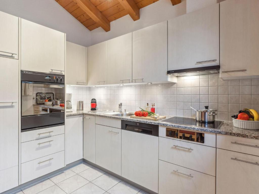 Kuchyň nebo kuchyňský kout v ubytování Apartment Roossihuus Apt-S by Interhome