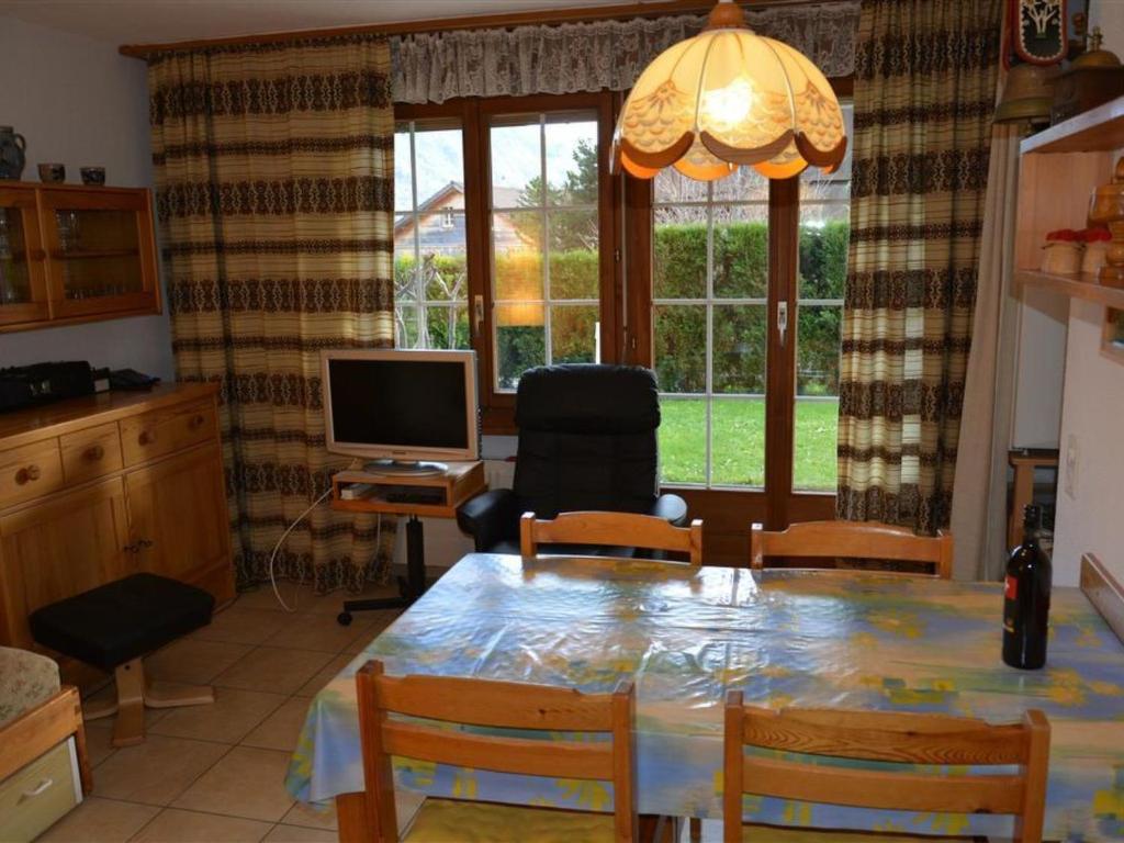 TV a/nebo společenská místnost v ubytování Apartment Simmental by Interhome