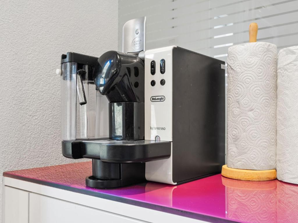 Příslušenství pro přípravu čaje a kávy v ubytování Apartment Aragon P36 by Interhome