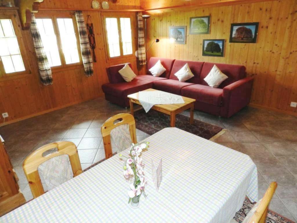 Posezení v ubytování Apartment Giferblick by Interhome