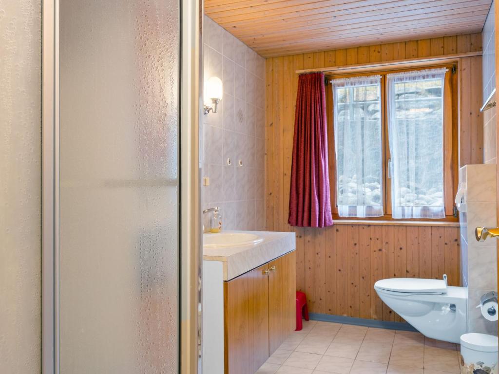 Ένα μπάνιο στο Apartment Heimine by Interhome