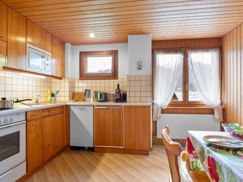 Η κουζίνα ή μικρή κουζίνα στο Apartment Heimine by Interhome