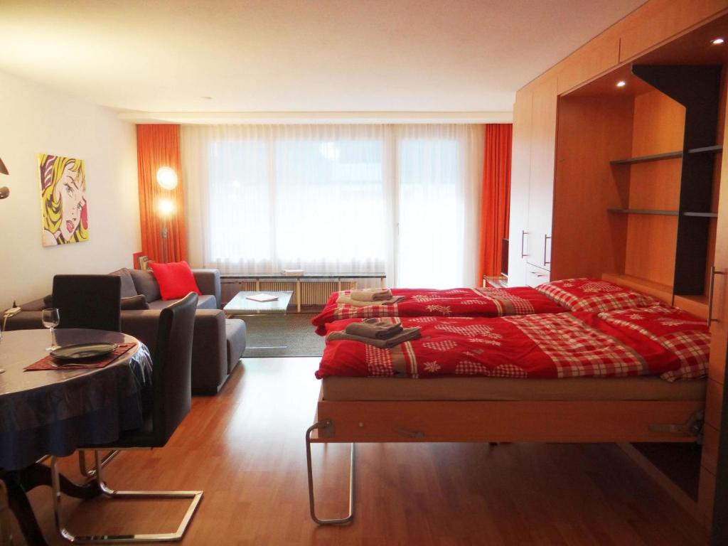 Postel nebo postele na pokoji v ubytování Apartment Sunnmatt West Wohnung 744 by Interhome