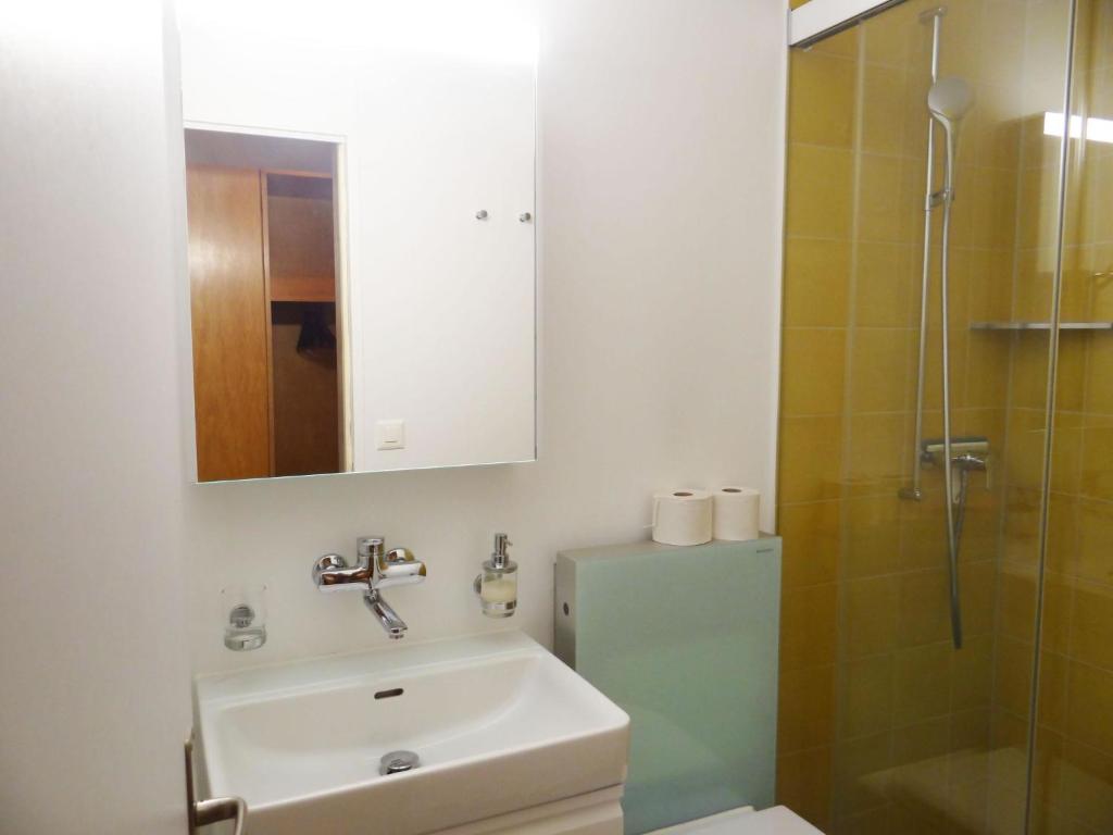 Koupelna v ubytování Apartment Sunnmatt West Wohnung 744 by Interhome