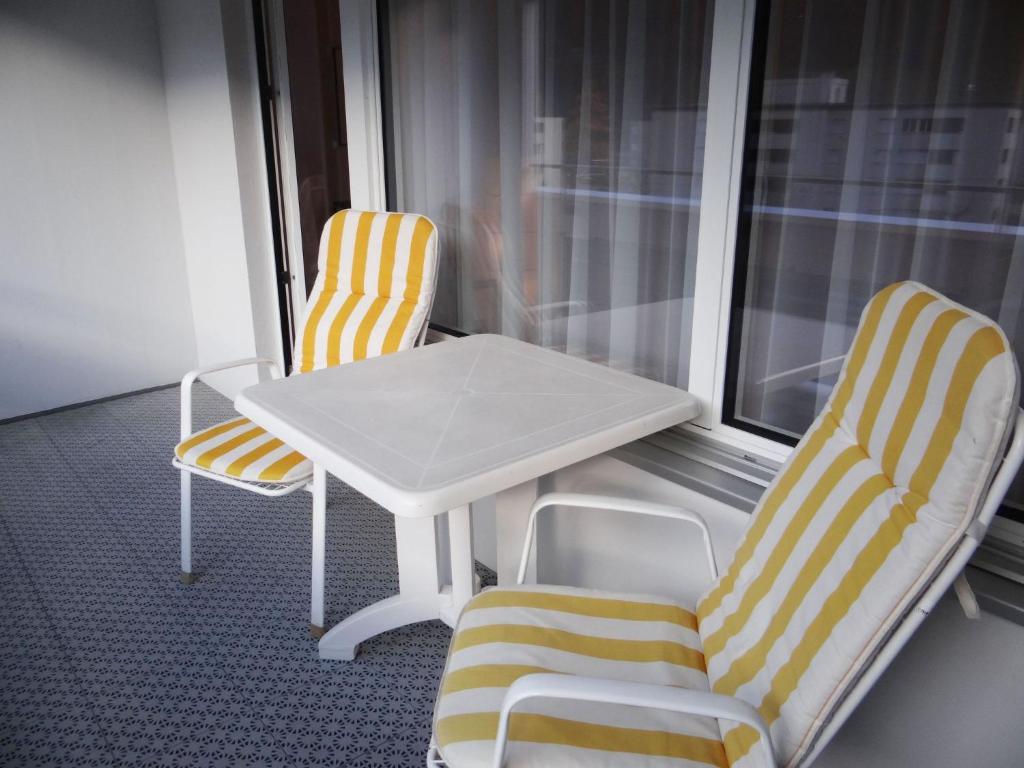 Posezení v ubytování Apartment Sunnmatt West Wohnung 744 by Interhome