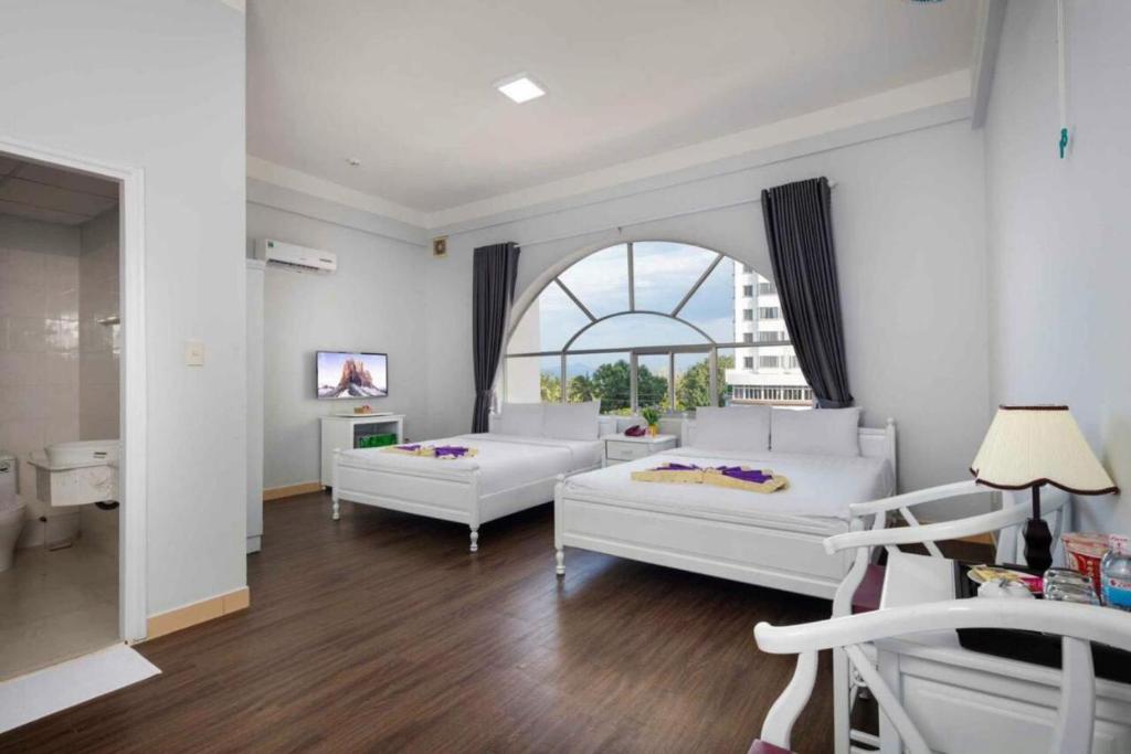 Postel nebo postele na pokoji v ubytování CCT Luxury Hotel