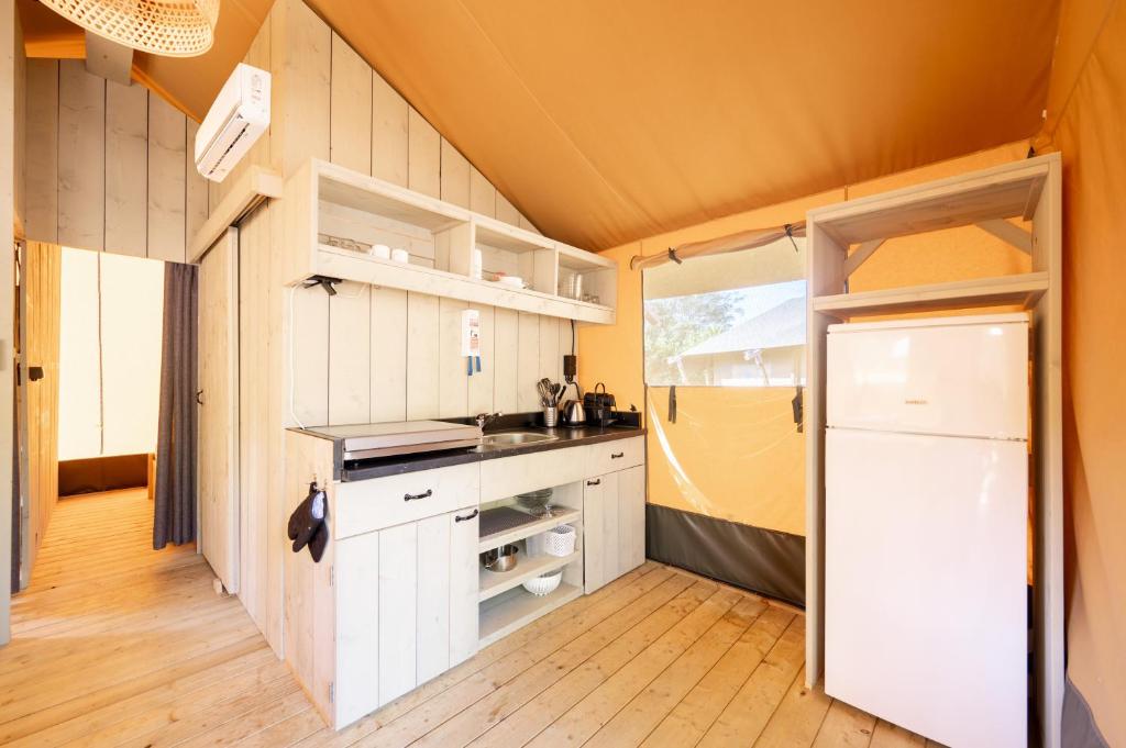 Kuchyň nebo kuchyňský kout v ubytování Glamping Twente