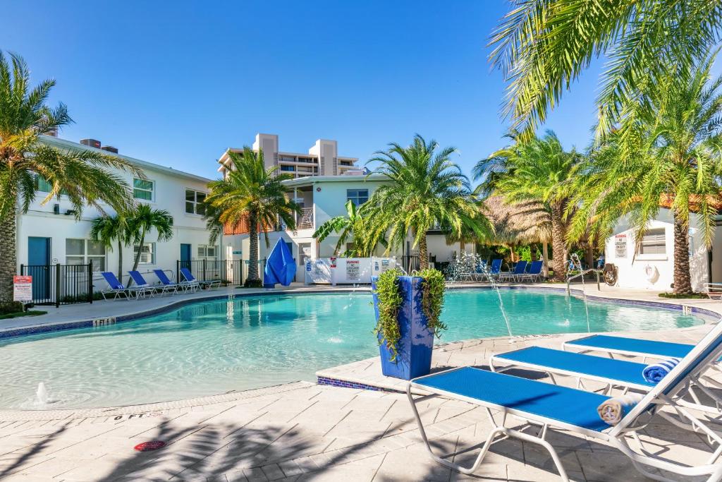 Bazén v ubytování Siesta Key Beach Resort and Suites nebo v jeho okolí