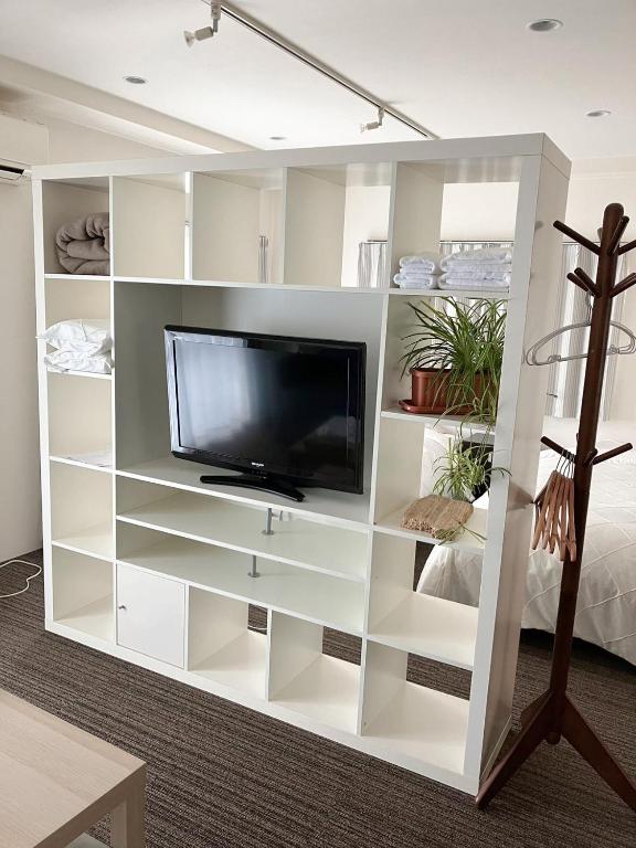 TV a/nebo společenská místnost v ubytování 山中ビル3Fーワンフロア貸切48平方メートルone floor private room