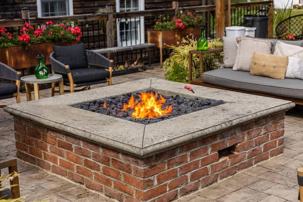 Φωτογραφία από το άλμπουμ του Historic Cottage Retreat-IG Cowboy Pool-Hot Tub σε Boonsboro