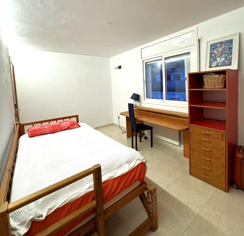 Postel nebo postele na pokoji v ubytování Joel Jan's Room