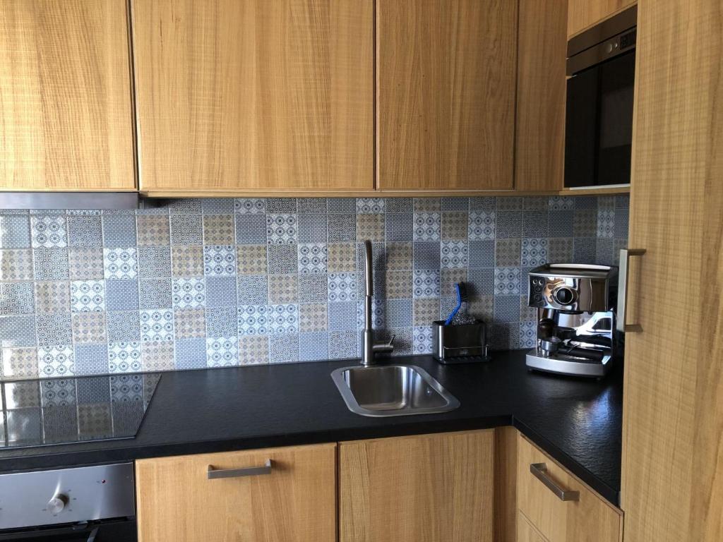 Kuchyň nebo kuchyňský kout v ubytování Apartment Strubeli by Interhome