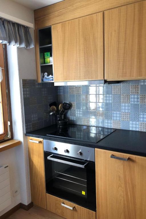 Kuchyň nebo kuchyňský kout v ubytování Apartment Strubeli by Interhome