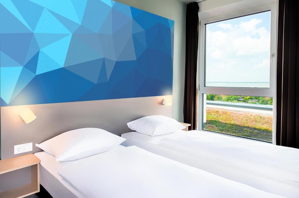 Postel nebo postele na pokoji v ubytování B&B HOTEL Dresden City-Süd