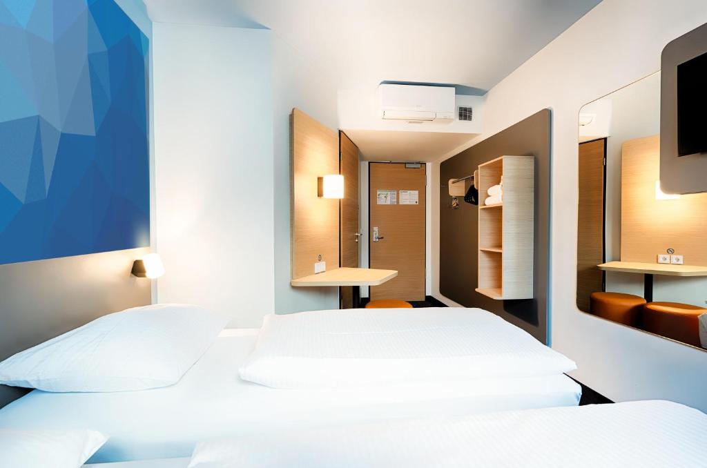 Postel nebo postele na pokoji v ubytování B&B HOTEL Dresden City-Süd