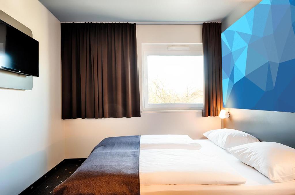 Postel nebo postele na pokoji v ubytování B&B HOTEL Dresden City-Süd
