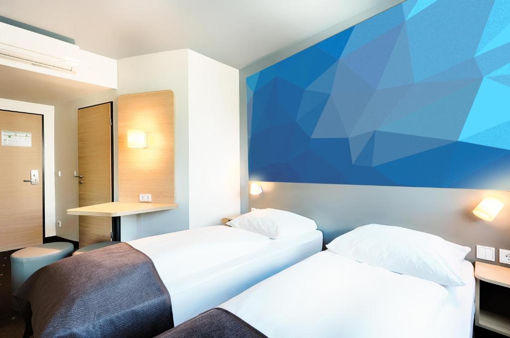 Postel nebo postele na pokoji v ubytování B&B HOTEL Dresden City-Süd