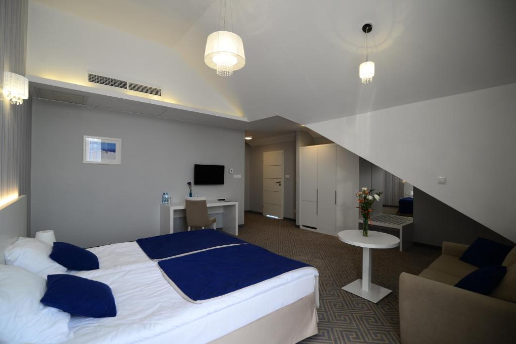 Hotel Aleksandria - Chambre Double De Luxe Avec Baignoire