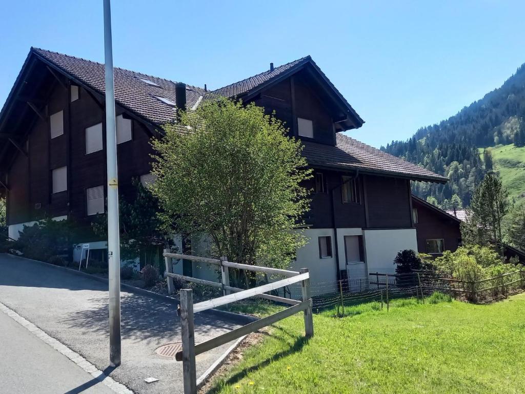 O vedere generală la munți sau o vedere la munte luată de la acest apartament
