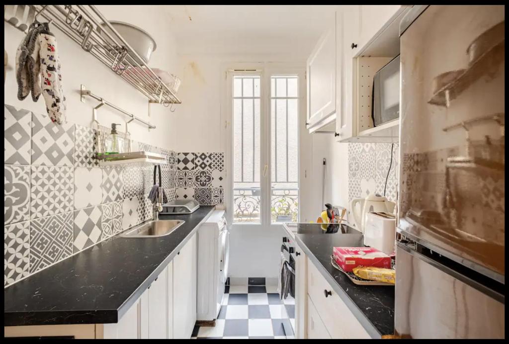 Kuchyň nebo kuchyňský kout v ubytování Paris en 10 min, T3 dans le centre ville de Puteaux