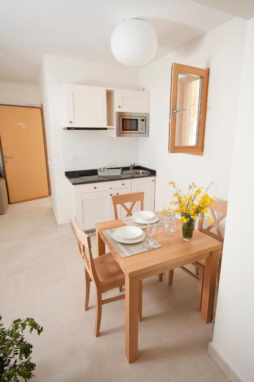 Kuchyňa alebo kuchynka v ubytovaní Eol Apartments Viganj