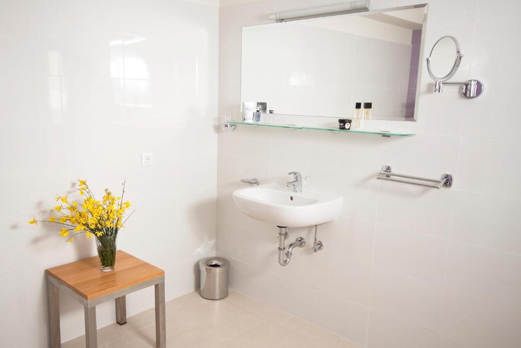 Kúpeľňa v ubytovaní Eol Apartments Viganj