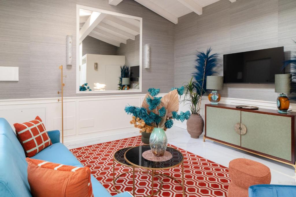 Gallery image of La CHARTREUSE Luxury Suites in Parma