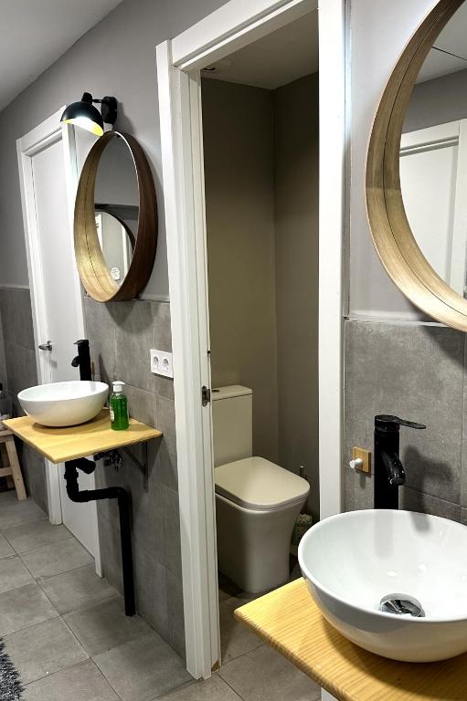 A bathroom at Sierra Nevada Hostel
